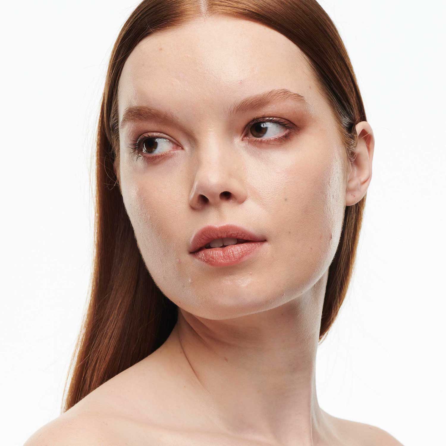 STUDIO RADIANCE SERUM-POWERED (BASE DE MAQUILLAJE PARA ROSTRO)